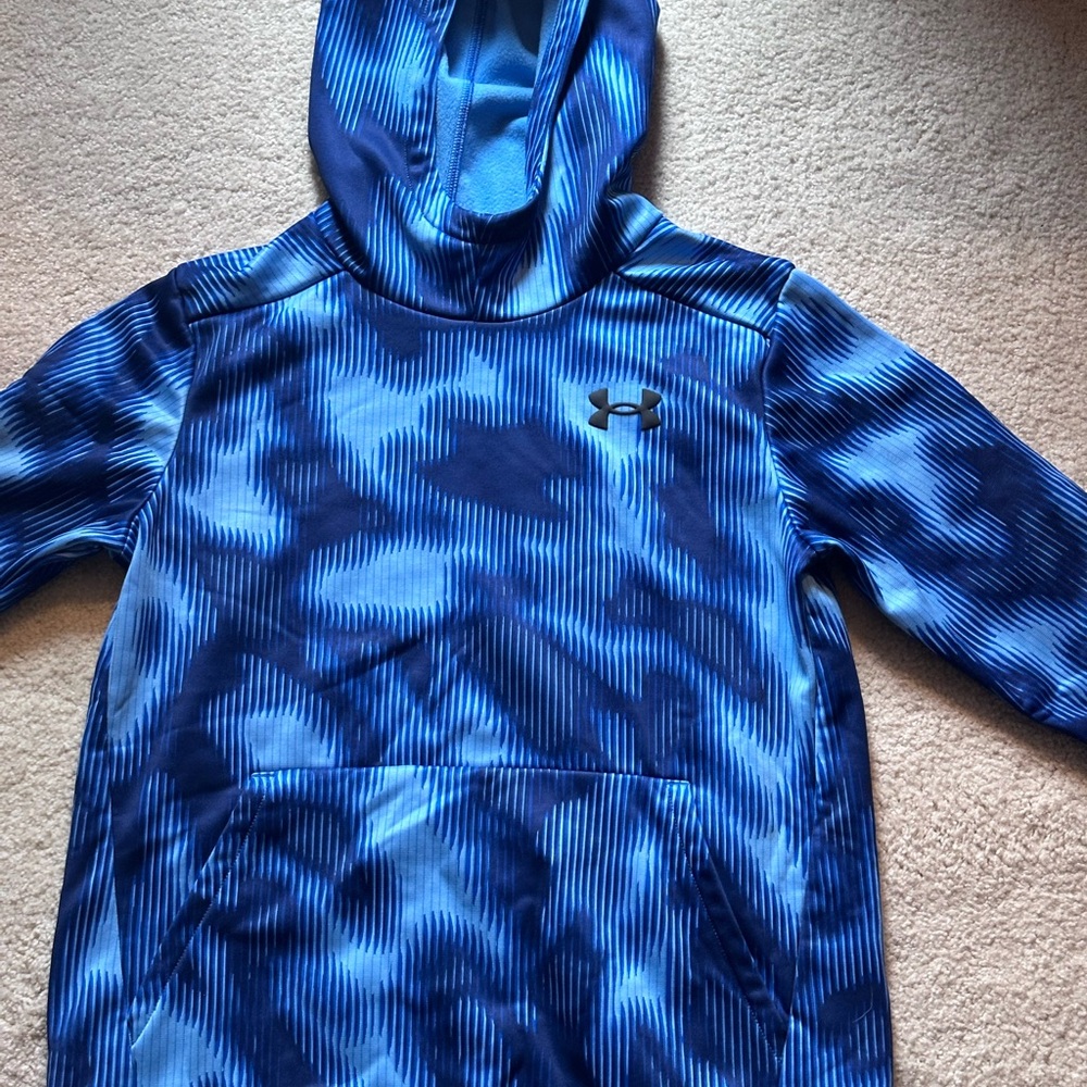 Under Armour youth, large hoodie sweatshirt with kangaroo pouch